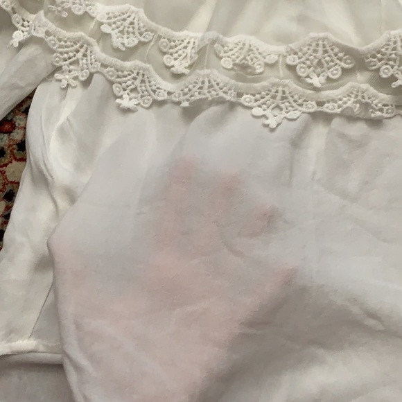 New Off the Shoulder Top With Lace - Picture 2 of 6